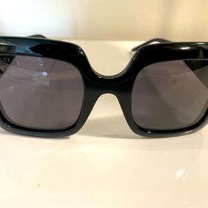 Authentic💯GUCCI large frame sunglasses ❤️